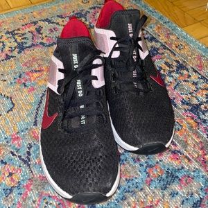 Nike Air Max Bella TR 2 Pink and Black Sneakers, size 8.5.